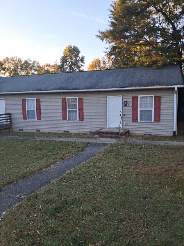 Foto principal - SECTION 8 APPROVED FOR A 2 BEDROOM VOUCHER