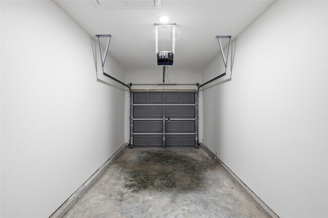 Building Photo - 6138 Brookfield Dr
