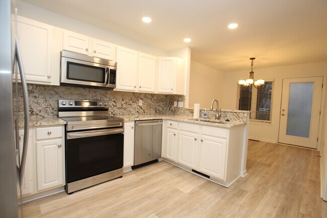 Foto del edificio - Updated 3Bed 3Bath Townhouse in Plantation East