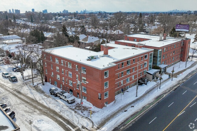 Building Photo - 1065 Eglinton