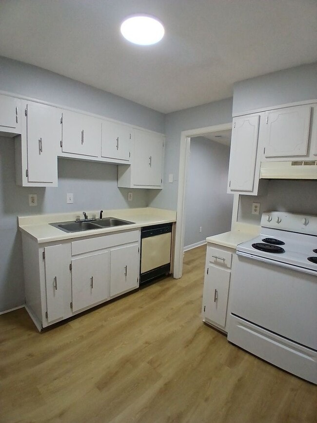 Photo - Raleigh Living: Updated 2-Bedroom with Modern Finishes House