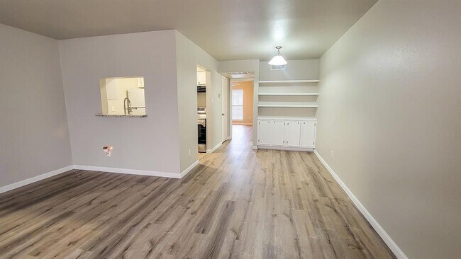 Building Photo - 4500 Sherwood Ln