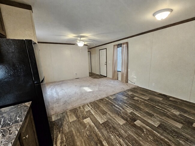 Building Photo - 215 Maple