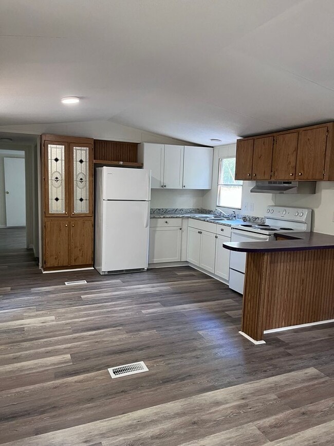 Building Photo - 21341 Crawford Lake Rd