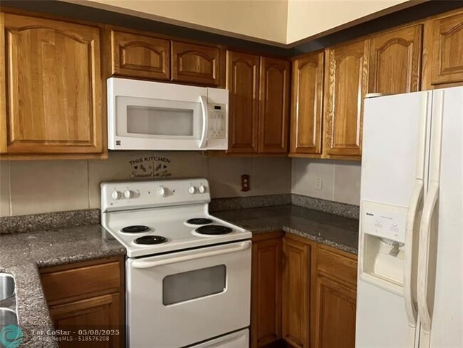 Building Photo - 1821 Racquet Ct