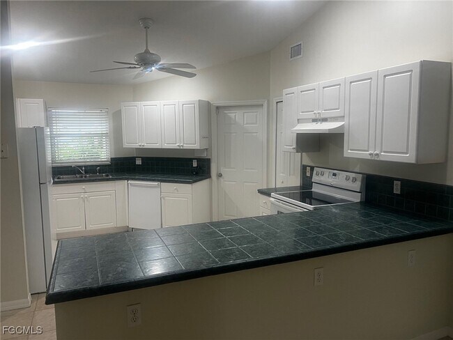 Foto del edificio - 4620 SW 7th Pl