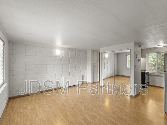 Building Photo - 2860 W 32nd Ave