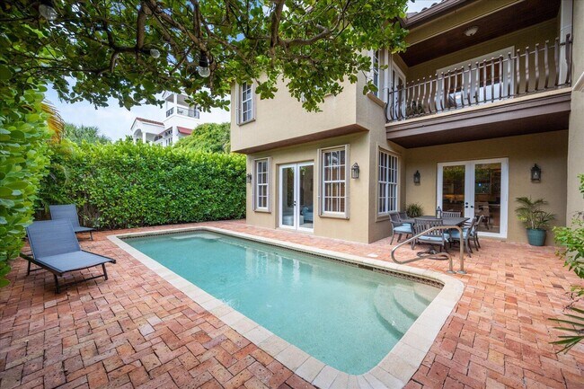 Building Photo - 460 Surfside Ln