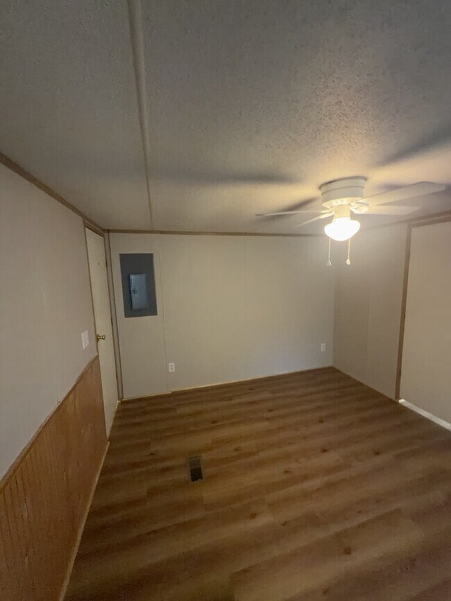 Foto del edificio - Charming 2 Bedroom Mobile Home