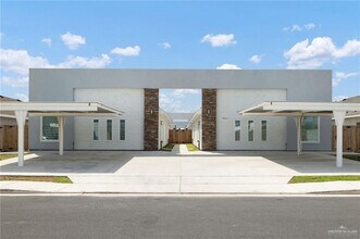 Building Photo - 14 Ozark Ave