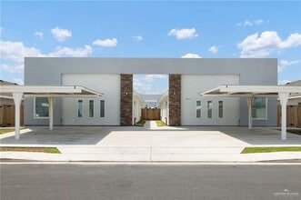 Building Photo - 14 Ozark Ave