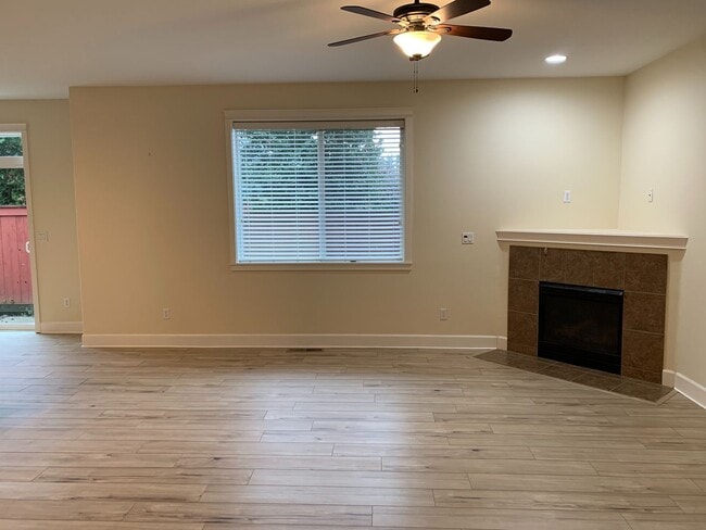 Building Photo - Charming 3-BR Felida Rental with Fenced Yard & Private Patio