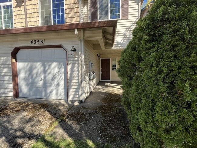 Building Photo - Spacious 3 Bedroom Home with Open Layout, Vaulted Bedrooms & Trail Access