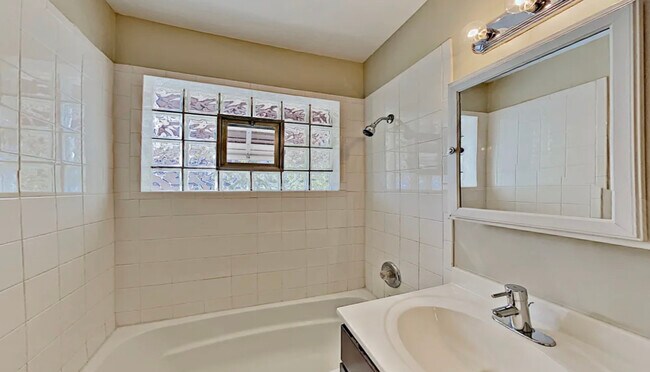 Foto del edificio - 4830 W 98th Pl