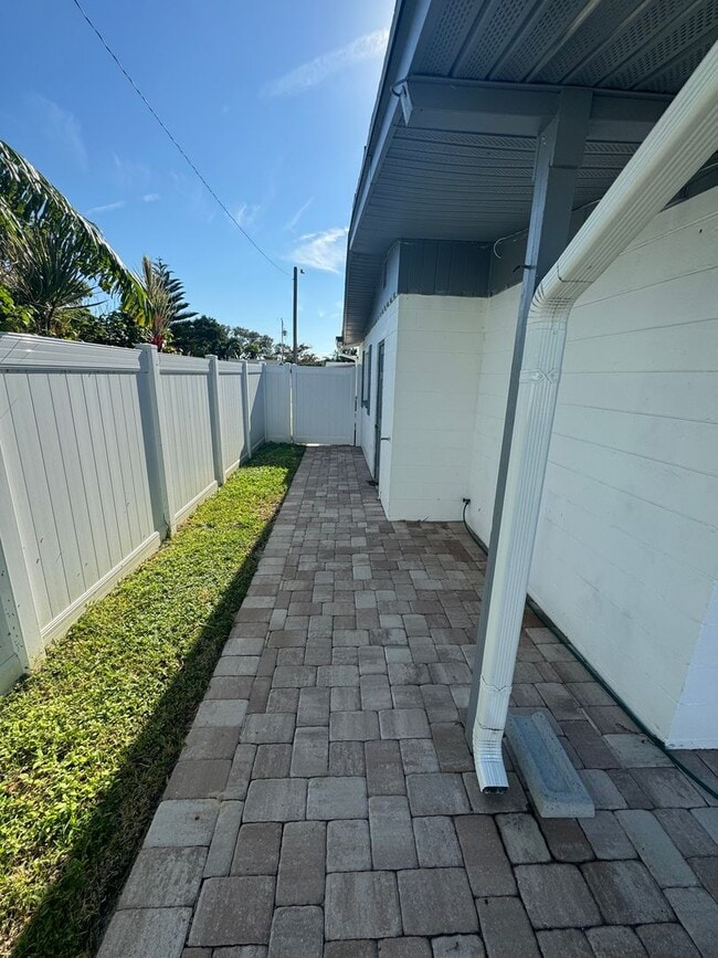 Building Photo - Beautiful 4 bedroom, 2 bathroom home