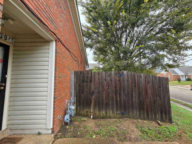 Foto del edificio - 3945 Oak Branch Cir E