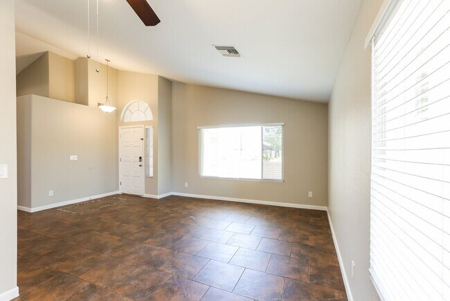 Building Photo - 16018 S 44th St