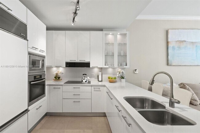 Building Photo - 6799 Collins Ave