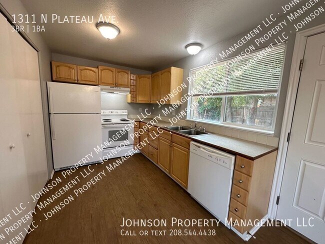 Building Photo - Canyon Hill Single Family Home with Double...