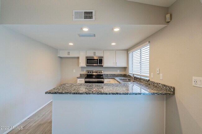 Foto del edificio - 2210 W Colt Rd