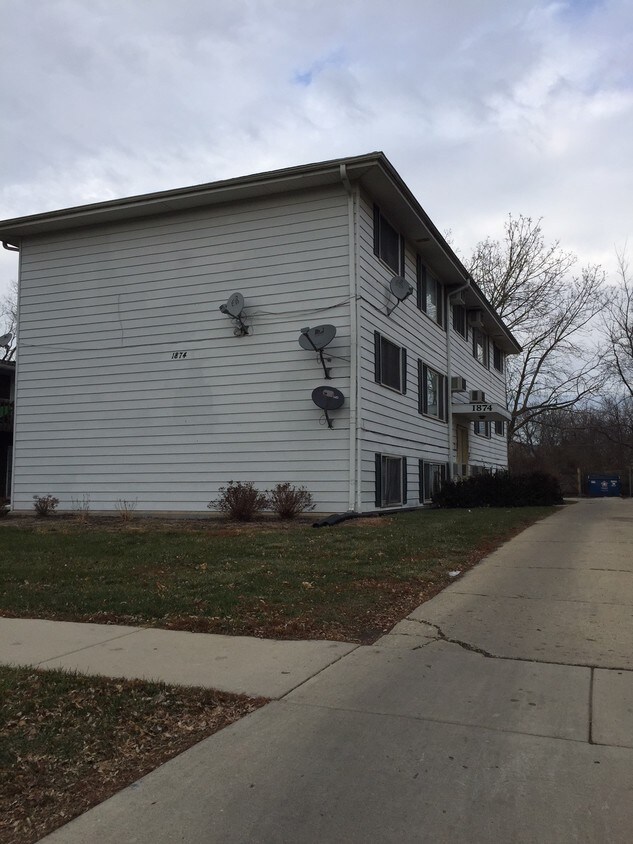 1874 Mark Ave Unit 2, Elgin, IL 60123 Room for Rent in Elgin, IL