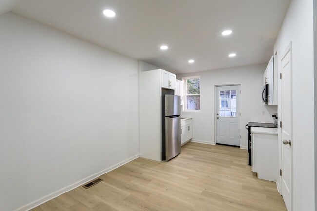 Building Photo - Newly rehabbed and Passed PHA Inspection too
