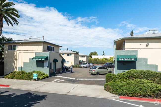 Building Photo - Holiday Orchard Apartments