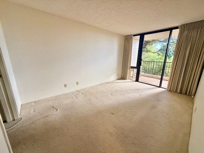 Foto del edificio - 2 bedroom 2 bath Condo in Regency Park on ...