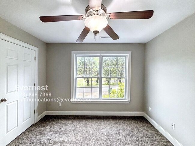 Foto del edificio - Charming 2-Bedroom Townhome Retreat in Coz...