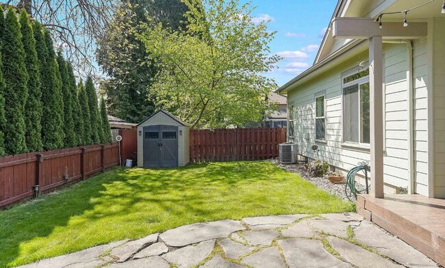 Building Photo - Beautiful 4-Bed 2-Bath Home with Great Fea...