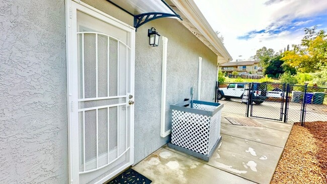 Building Photo - Brand New Custom Construction JADU Guest H...