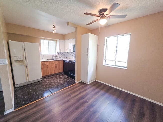 Building Photo - Affordable ground floor 2B/1B condo in des...
