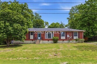 Building Photo - 7016 Bonnalake Dr