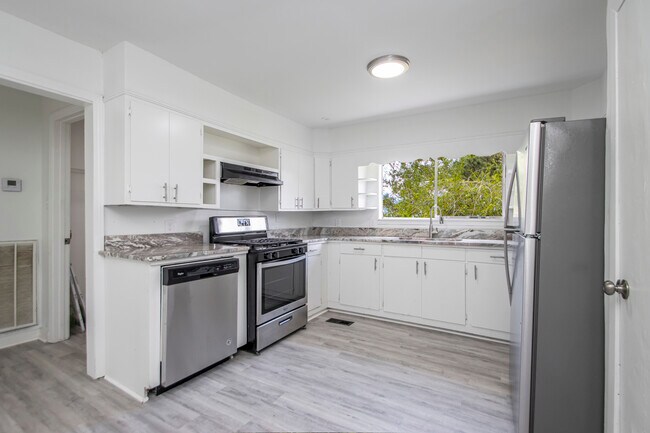 Foto del edificio - 13221 Cantrell Rd