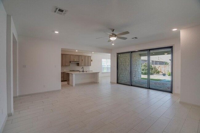 Foto del edificio - 5616 Monrovia Ln