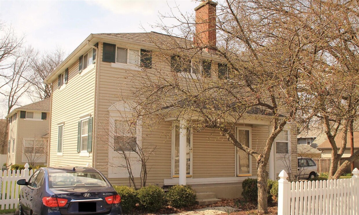 Primary Photo - 215 Delhi Ave