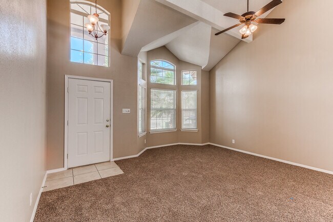 Building Photo - 3 Bedroom Northeast home for rent
