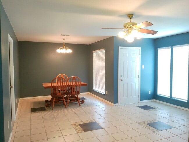 Building Photo - 2600 Alana Ln