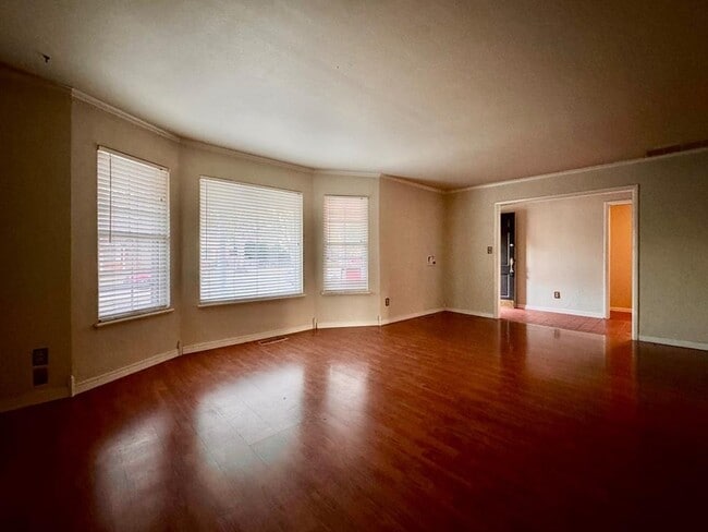 Building Photo - 6105 Belle Dr