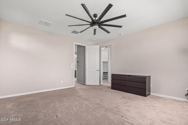 Foto del edificio - 785 W Winchester Dr