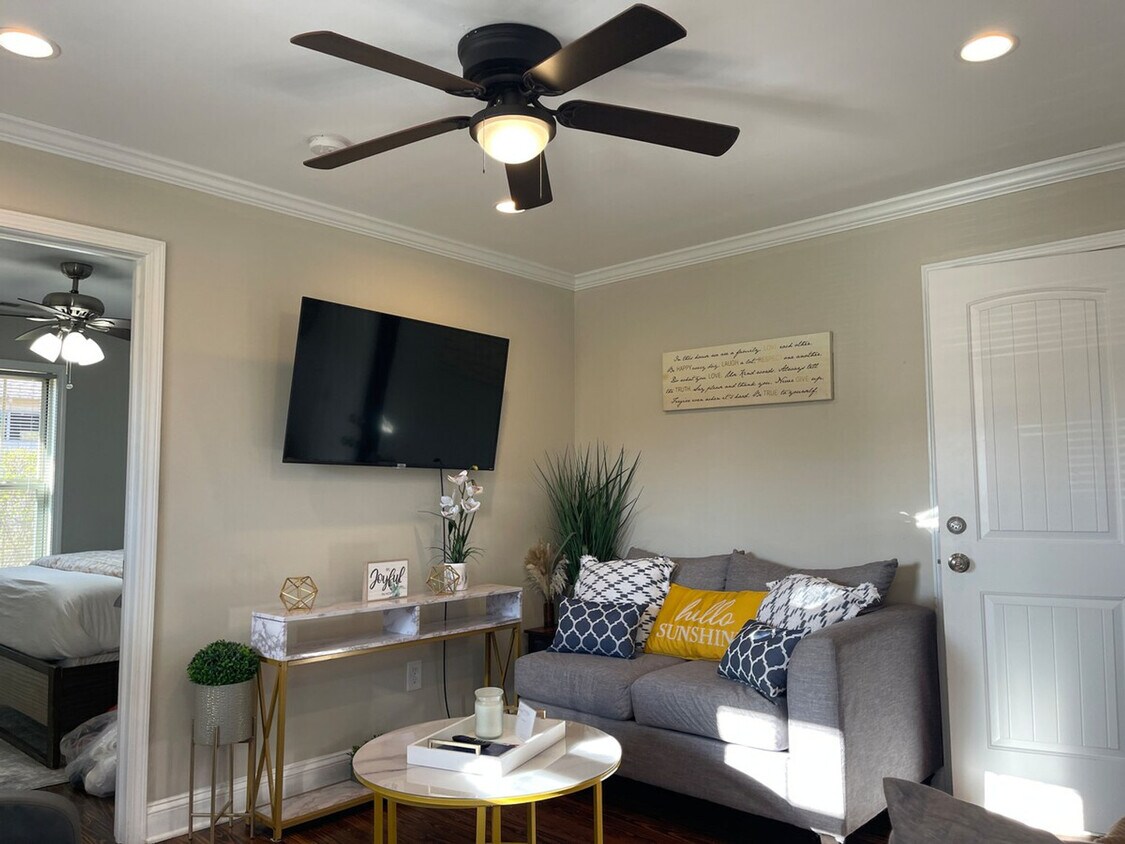 Foto principal - 6721 Haynes St
