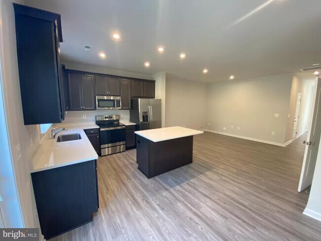 Building Photo - 649 McCormick Farm Dr, Glen Allen, VA 23060