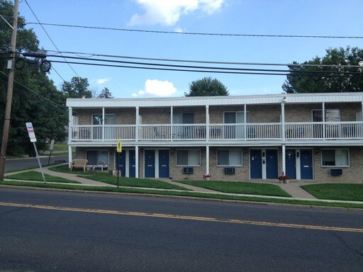 Foto principal - 414 E Clements Bridge Rd