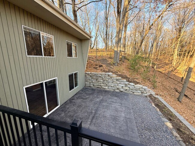 Foto del edificio - 3 Bed 2.5 Bath Home for Rent, 3.25 Wooded Acres, Oconomowoc Area Schools