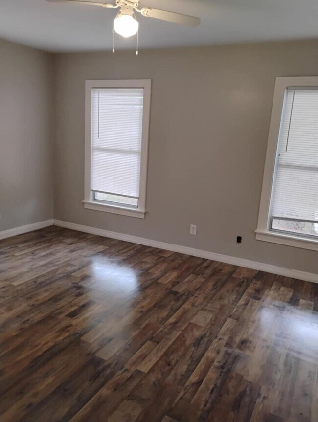 Foto del edificio - 112 E Morris St