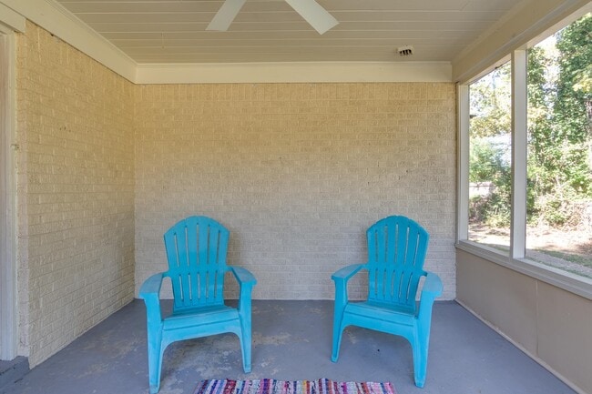 Building Photo - 695 Berry Rd