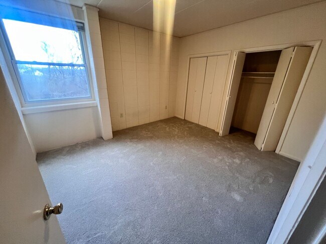 Building Photo - Blacksburg, 2BR / 1 BA, Available for shor...
