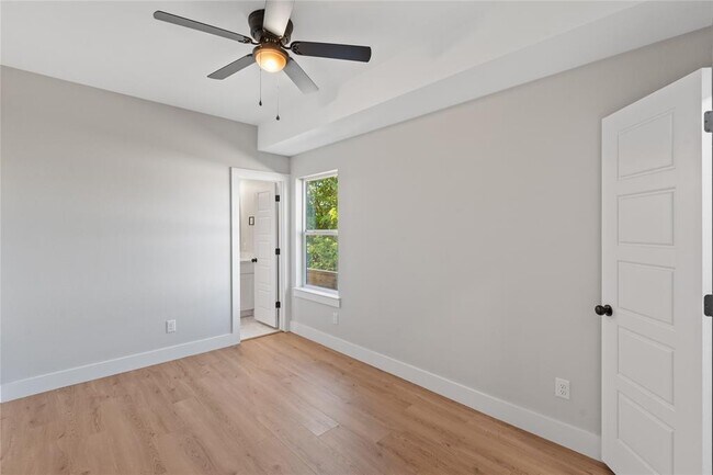 Foto del edificio - 216 E 37th St