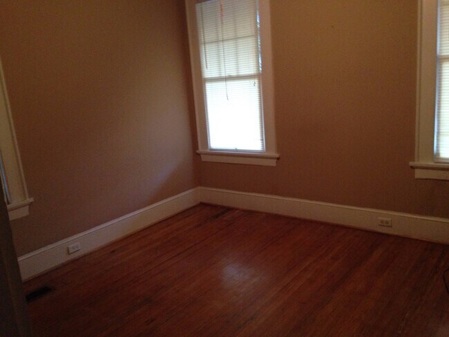 Building Photo - 2960 Pierpont Ave