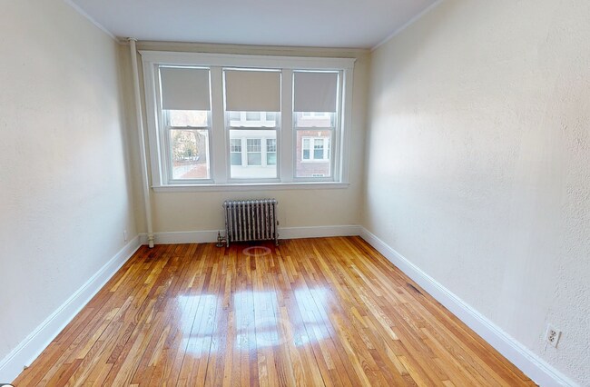 Building Photo - Avl NOW - No fee! Split 3BR near Cleveland Circle, B/C/D trains